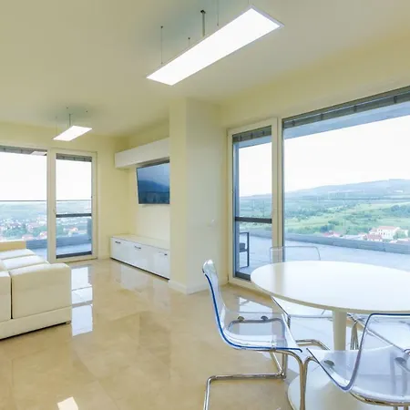 Apartman My Place Grand Hill *